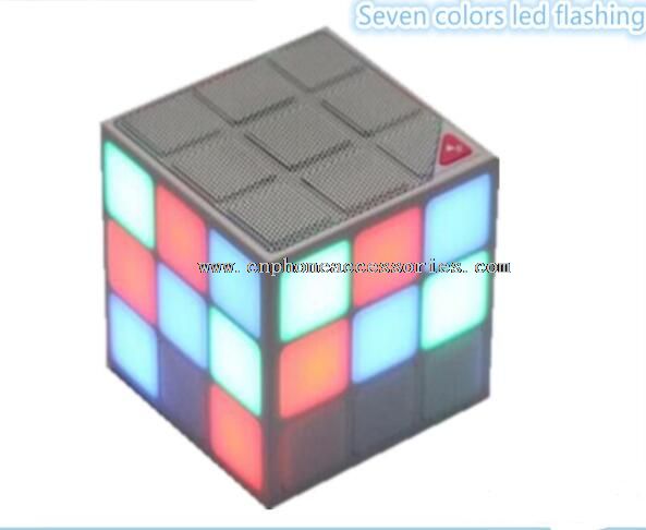 alto-falante bluetooth cubo