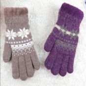 Guantes hechos punto del invierno de copo de nieve patrón images