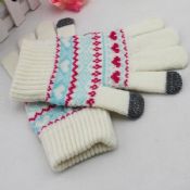 Coeur blanc motif deux doigts touchent écran gants images