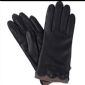 toucher des gants de cuir d’écran small picture