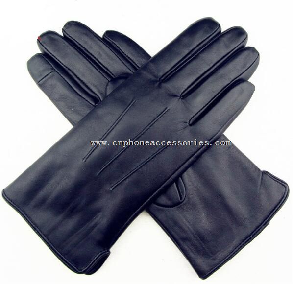 toucher des gants de cuir d’écran