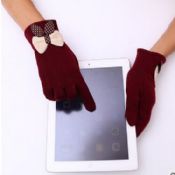 Ladys menyentuh layar sarung tangan images